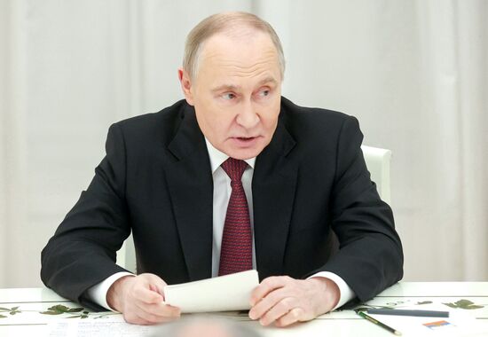 Президент Владимир Путин провел встречу с председателями парламентов государств - членов ОДКБ