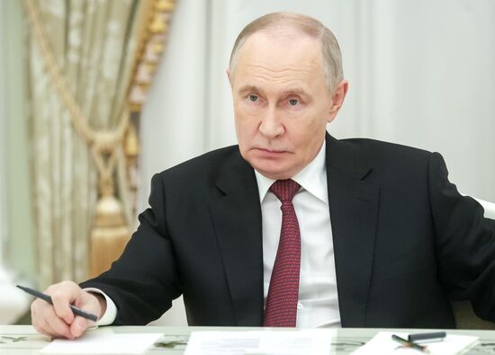 Президент Владимир Путин провел встречу с председателями парламентов государств - членов ОДКБ