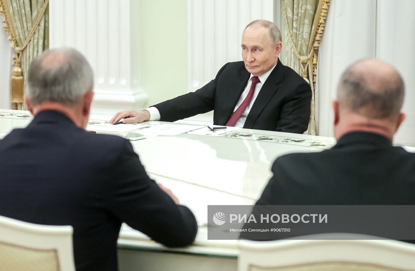 Президент Владимир Путин провел встречу с председателями парламентов государств - членов ОДКБ