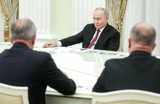 Президент Владимир Путин провел встречу с председателями парламентов государств - членов ОДКБ