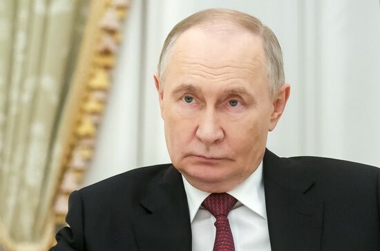 Президент Владимир Путин провел встречу с председателями парламентов государств - членов ОДКБ