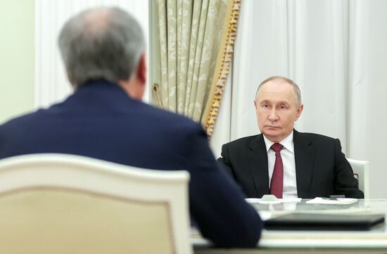 Президент Владимир Путин провел встречу с председателями парламентов государств - членов ОДКБ