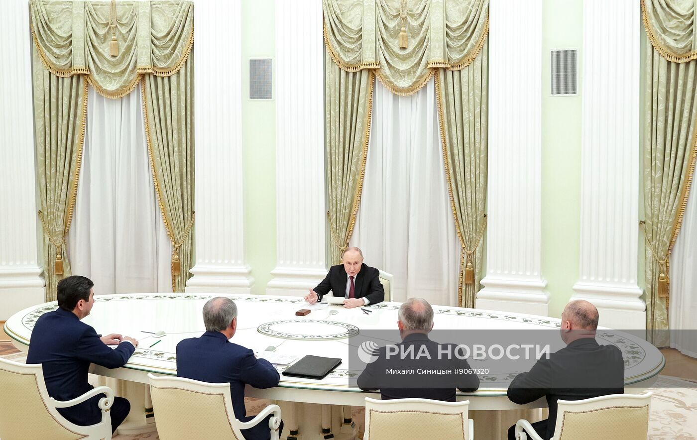 Президент Владимир Путин провел встречу с председателями парламентов государств - членов ОДКБ