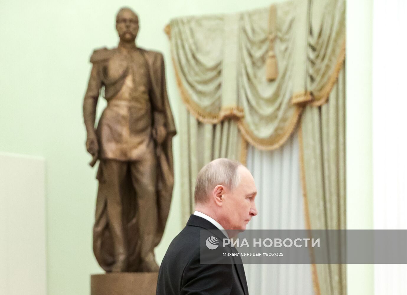 Президент Владимир Путин провел встречу с председателями парламентов государств - членов ОДКБ