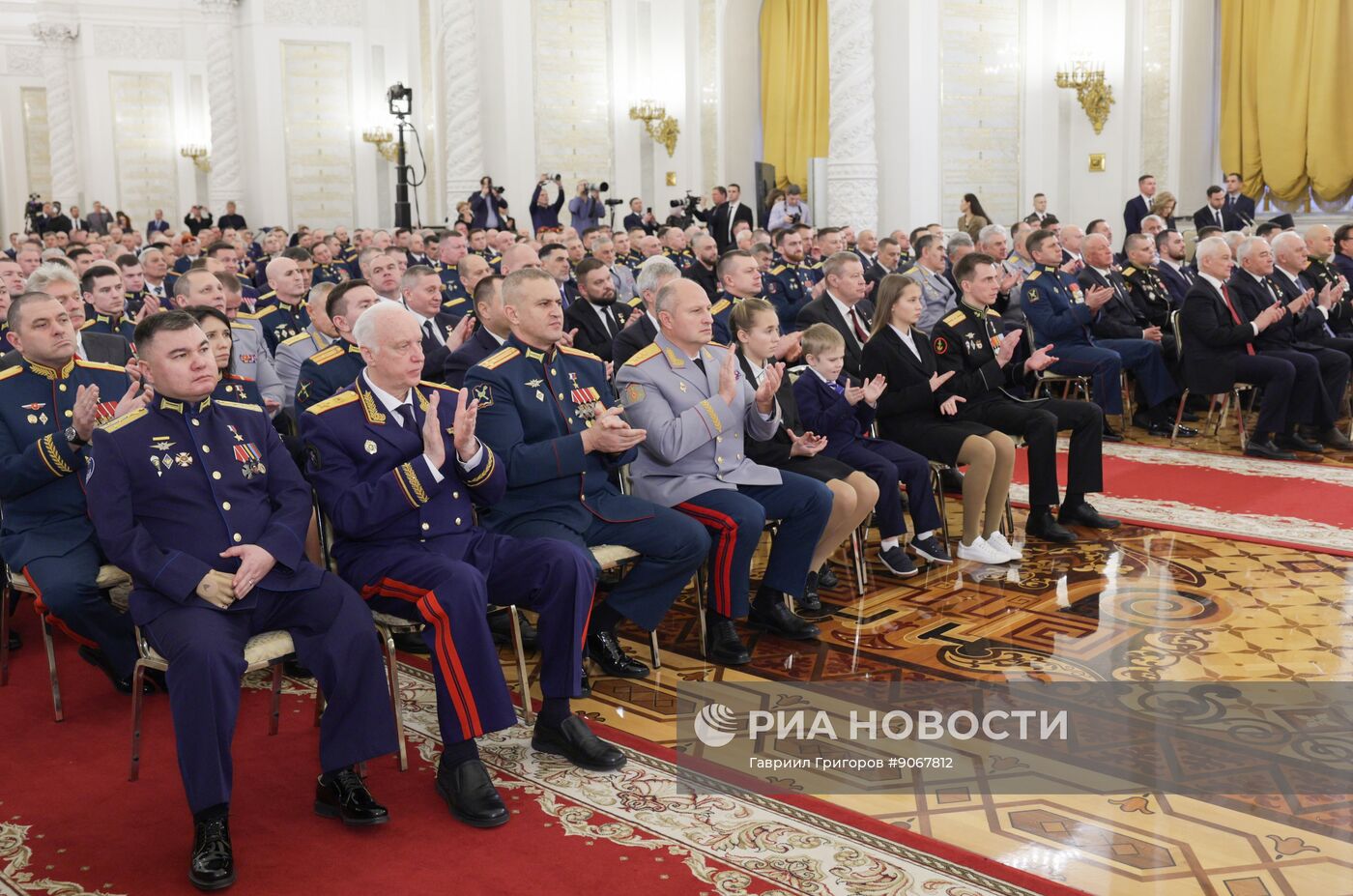 Президент Владимир Путин вручил Героям России медали "Золотая Звезда"