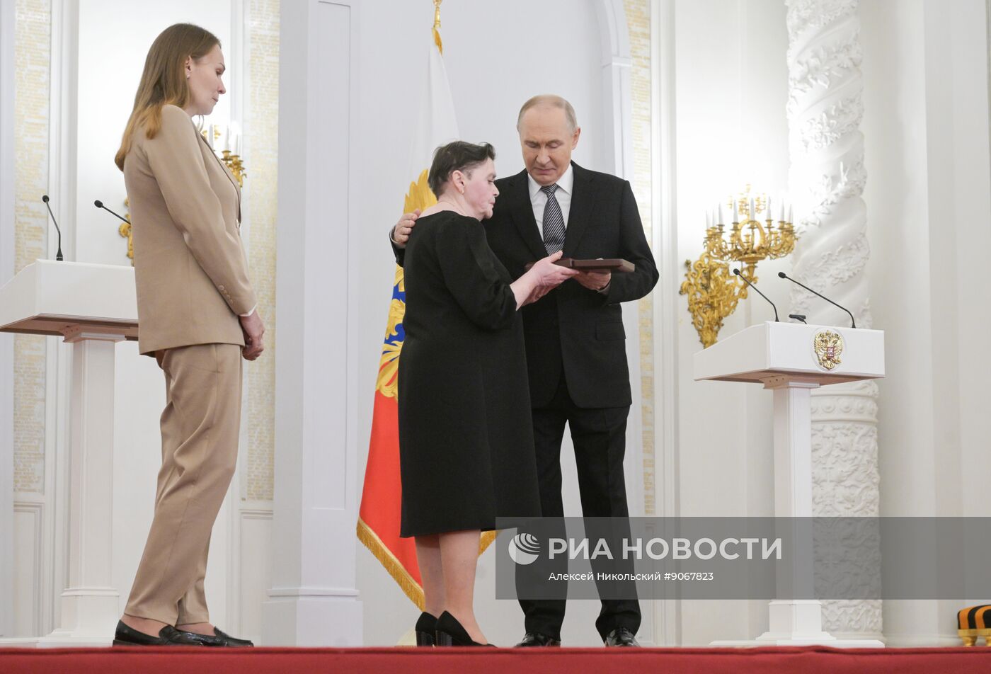 Президент Владимир Путин вручил Героям России медали "Золотая Звезда"