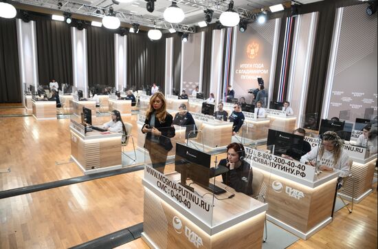 Работа колл-центра прямой линии с президентом РФ Владимиром Путиным