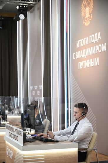 Работа колл-центра прямой линии с президентом РФ Владимиром Путиным