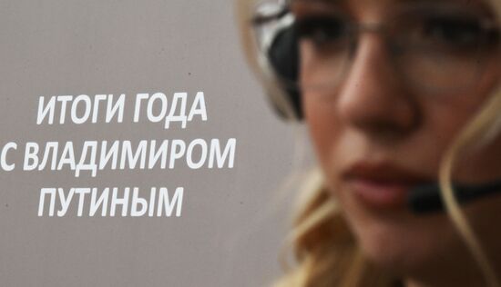 Работа колл-центра прямой линии с президентом РФ Владимиром Путиным