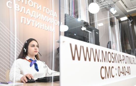 Работа колл-центра прямой линии с президентом РФ Владимиром Путиным