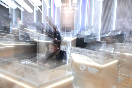 Работа колл-центра прямой линии с президентом РФ Владимиром Путиным