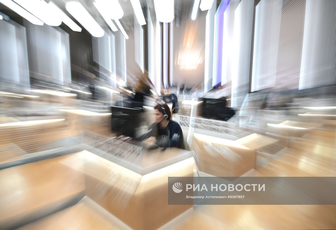 Работа колл-центра прямой линии с президентом РФ Владимиром Путиным