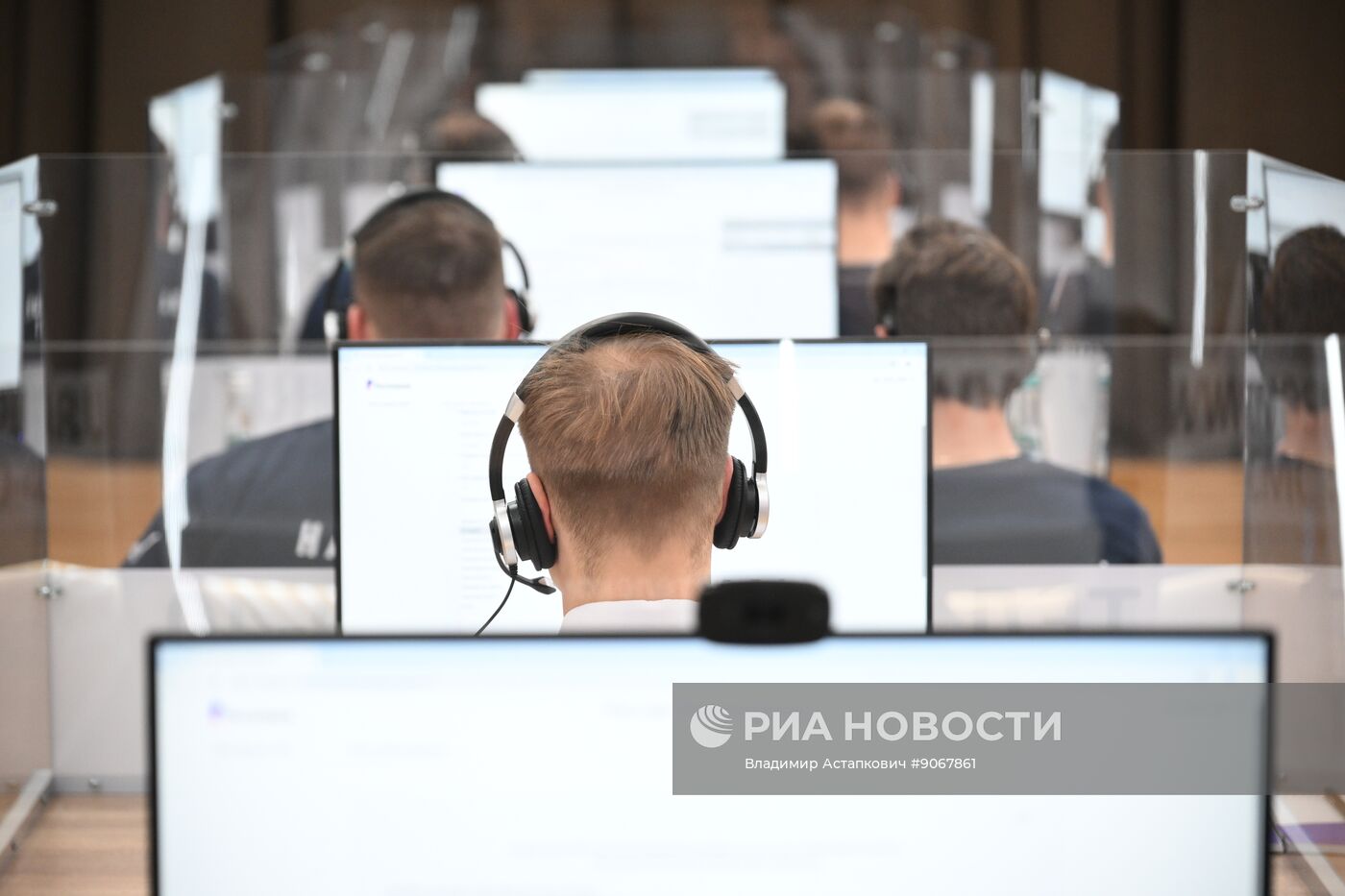 Работа колл-центра прямой линии с президентом РФ Владимиром Путиным