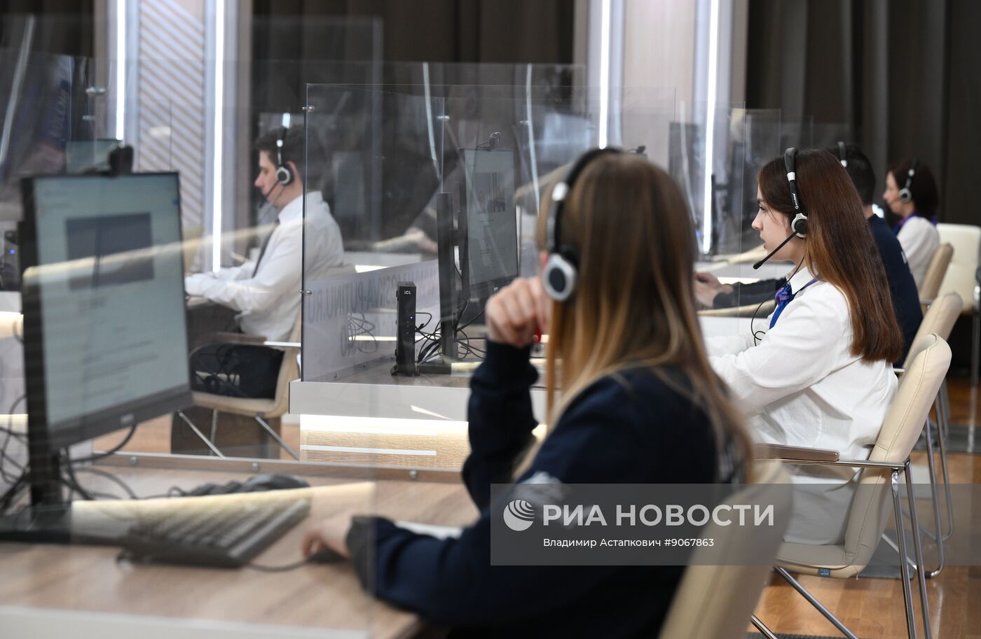 Работа колл-центра прямой линии с президентом РФ Владимиром Путиным