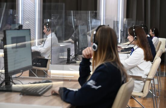 Работа колл-центра прямой линии с президентом РФ Владимиром Путиным