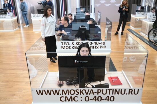 Работа колл-центра прямой линии с президентом РФ Владимиром Путиным