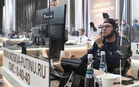 Работа колл-центра прямой линии с президентом РФ Владимиром Путиным