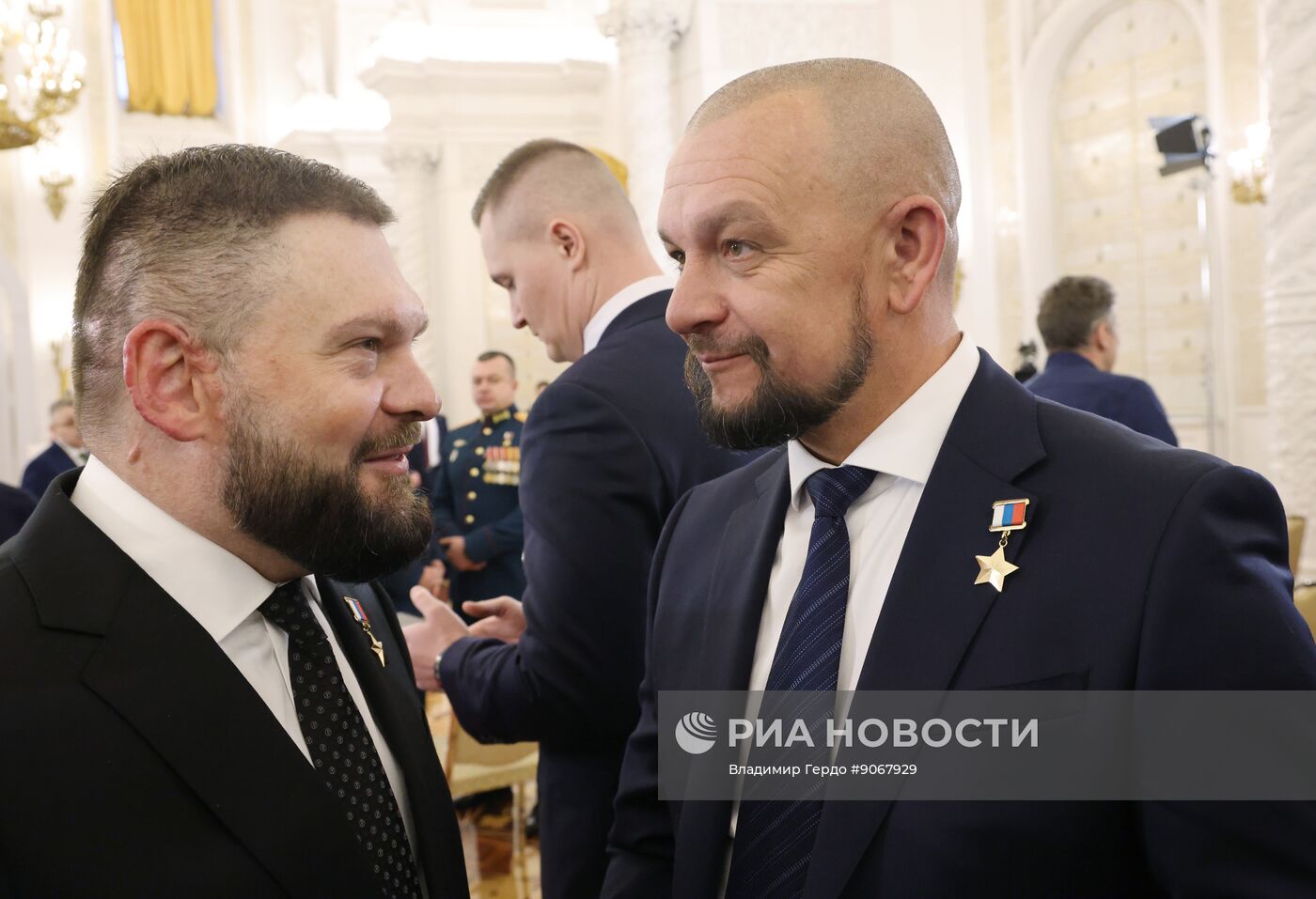 Президент Владимир Путин вручил Героям России медали "Золотая Звезда"