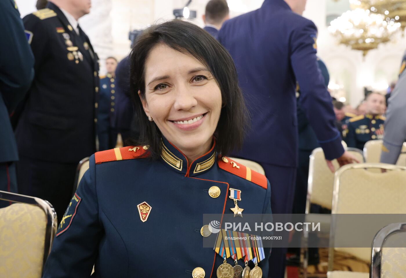 Президент Владимир Путин вручил Героям России медали "Золотая Звезда"