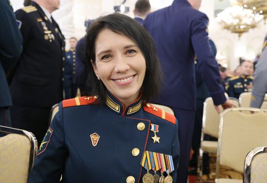 Президент Владимир Путин вручил Героям России медали "Золотая Звезда"