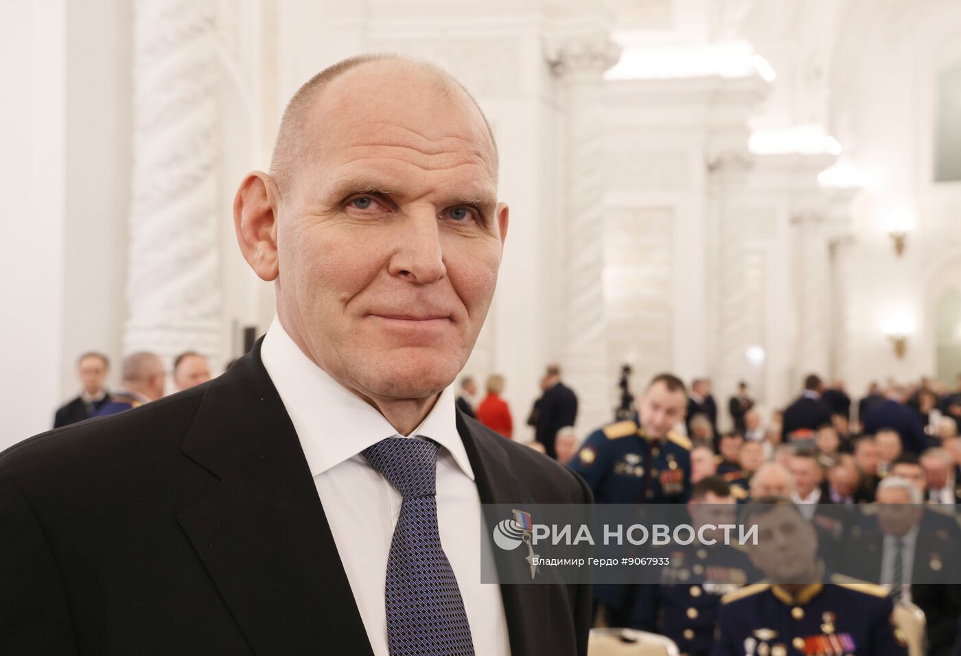 Президент Владимир Путин вручил Героям России медали "Золотая Звезда"