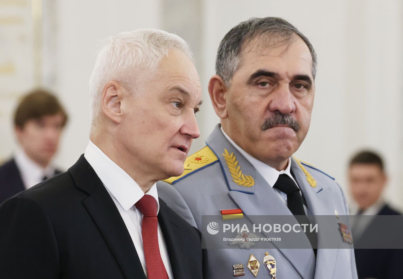 Президент Владимир Путин вручил Героям России медали "Золотая Звезда"