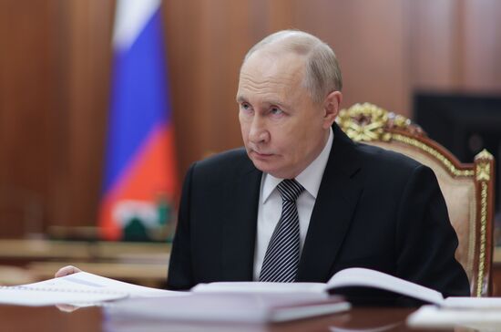 Президент Владимир Путин встретился с главой РАН Геннадием Красниковым