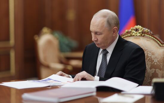 Президент Владимир Путин встретился с главой РАН Геннадием Красниковым