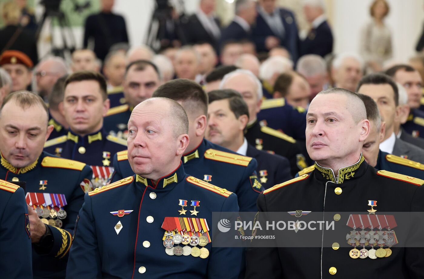 Президент Владимир Путин вручил Героям России медали "Золотая Звезда"