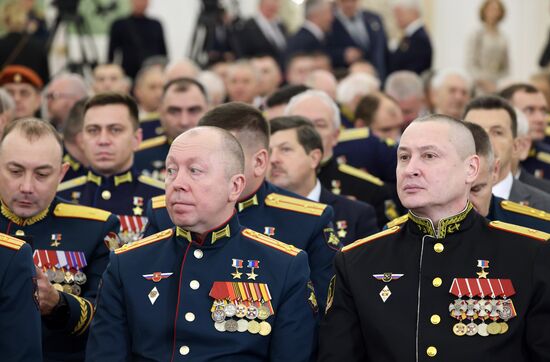 Президент Владимир Путин вручил Героям России медали "Золотая Звезда"