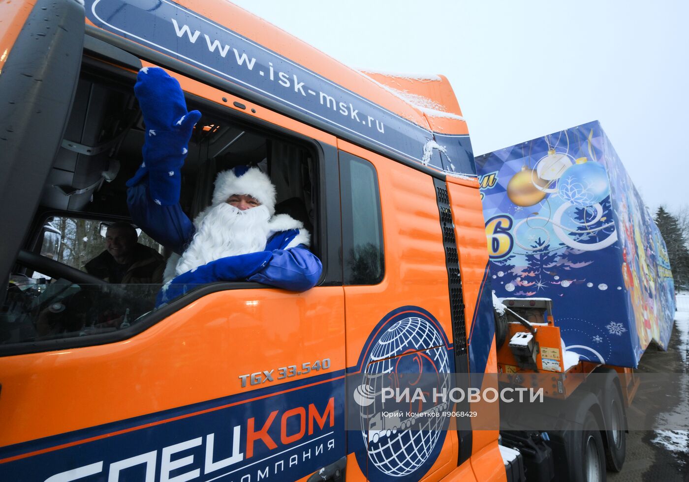 Отправка главной новогодней елки страны в Кремль