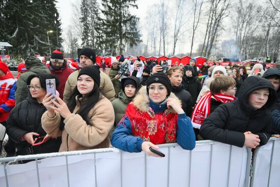 Отправка главной новогодней елки страны в Кремль