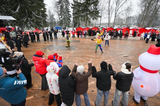 Отправка главной новогодней елки страны в Кремль