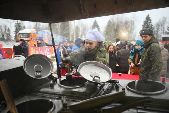 Отправка главной новогодней елки страны в Кремль