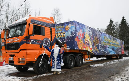 Отправка главной новогодней елки страны в Кремль