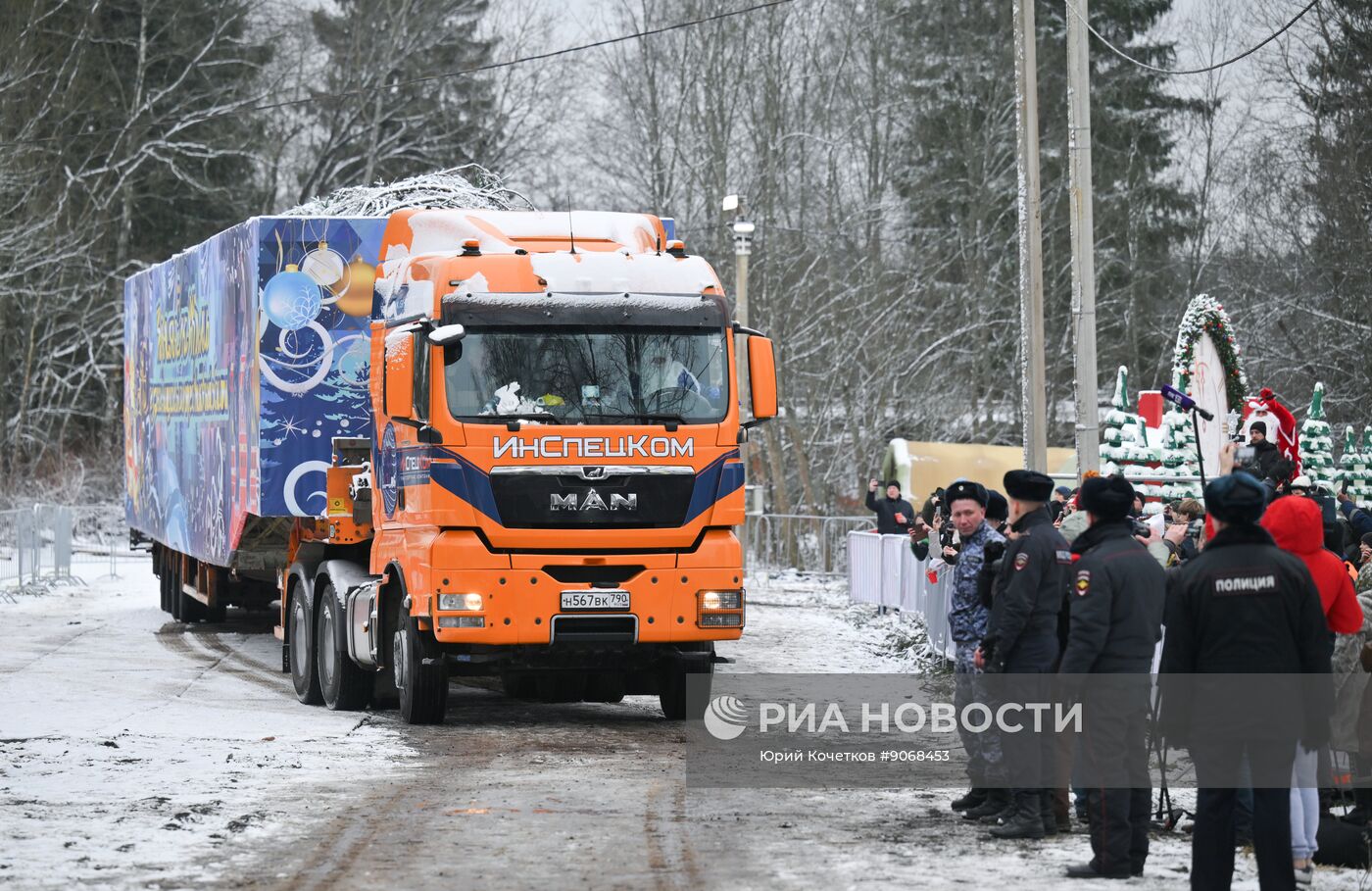 Отправка главной новогодней елки страны в Кремль