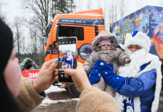 Отправка главной новогодней елки страны в Кремль
