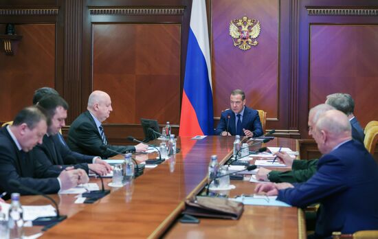 Зампред Совбеза РФ Дмитрий Медведев провел совещание в Горках