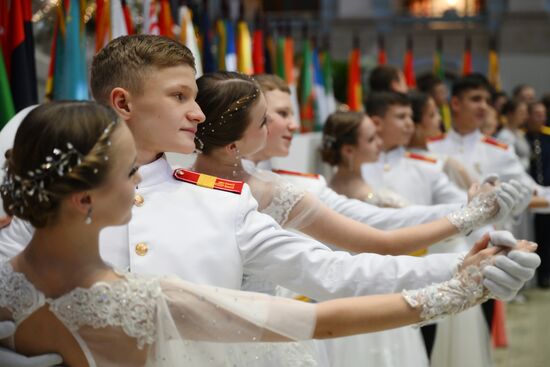 Кремлевский благотворительный кадетский бал