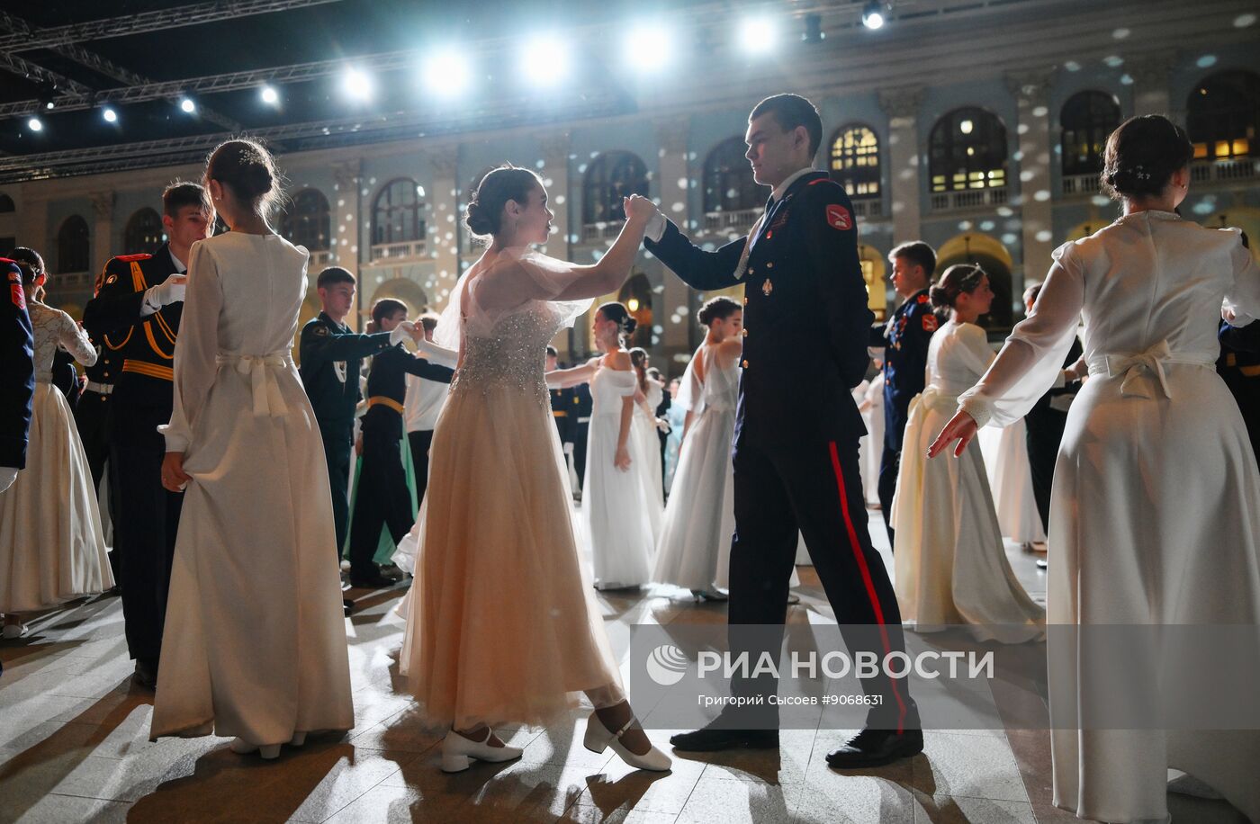 Кремлевский благотворительный кадетский бал