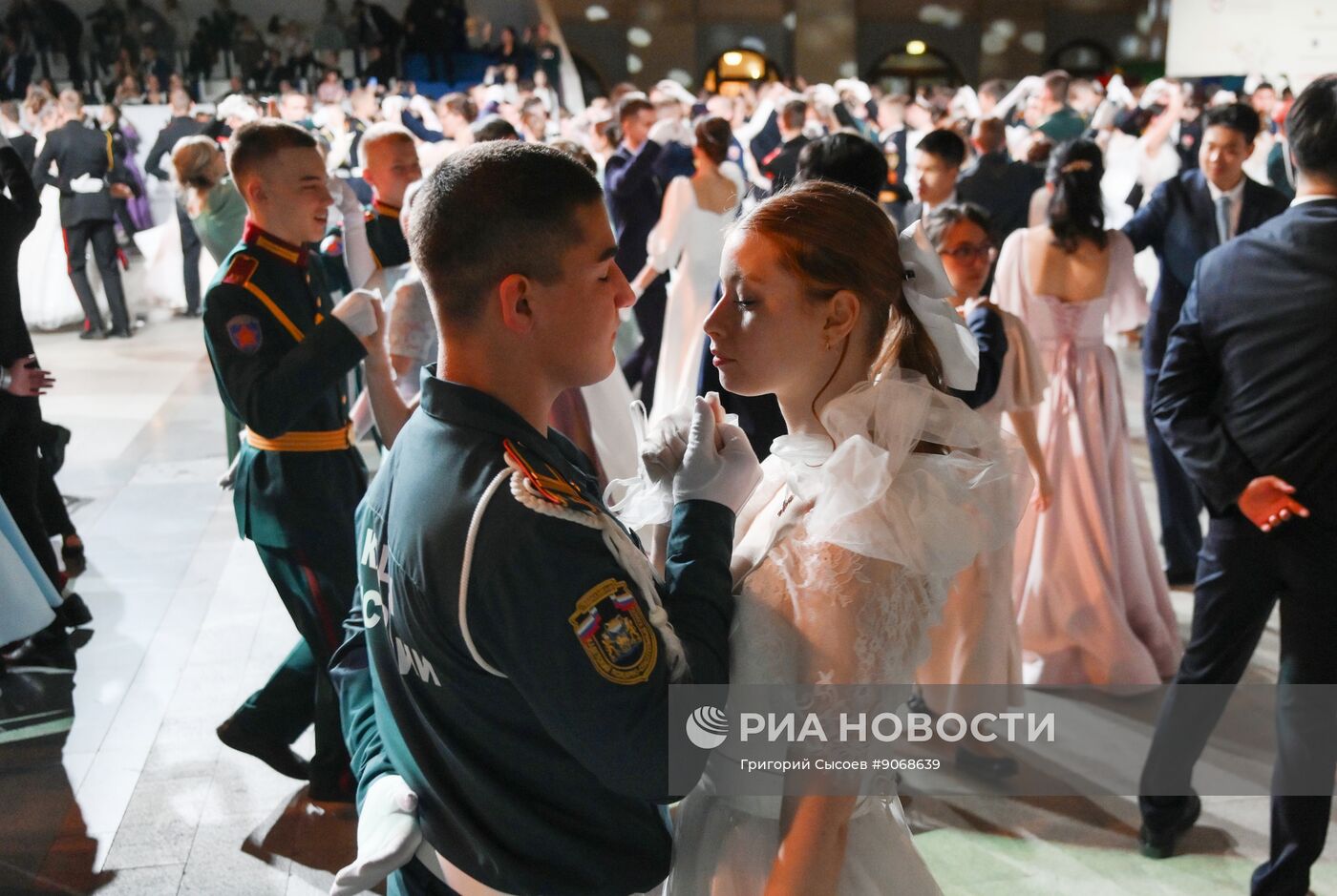 Кремлевский благотворительный кадетский бал