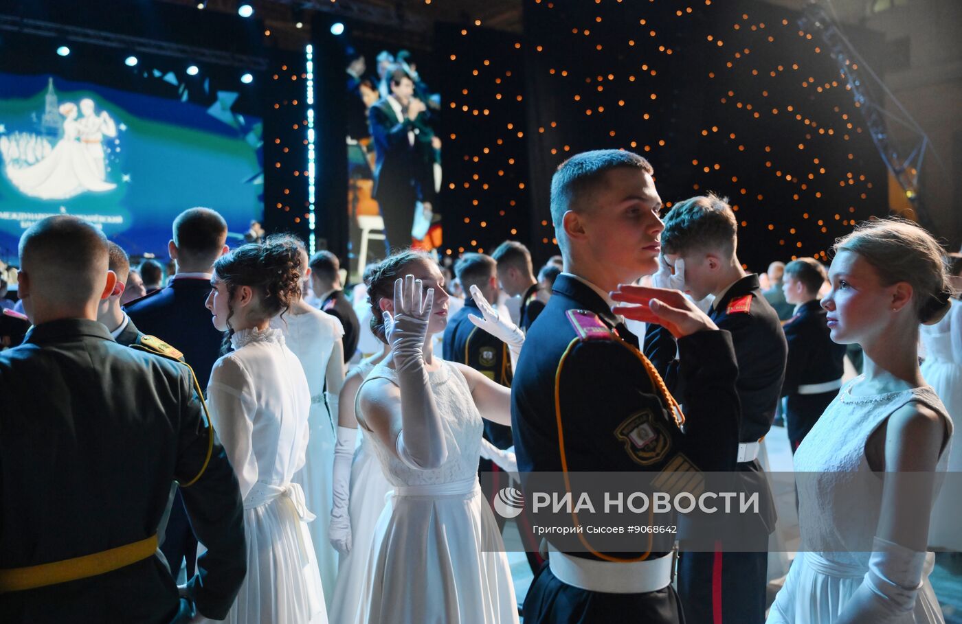 Кремлевский благотворительный кадетский бал