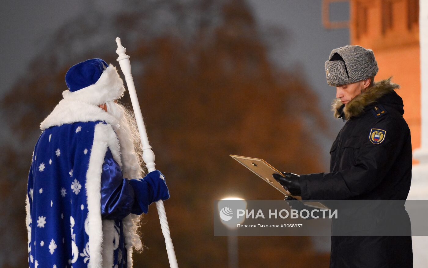 Встреча Главной новогодней елки страны на Красной площади