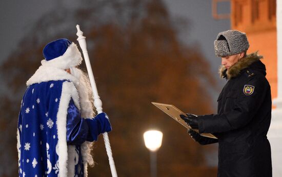 Встреча Главной новогодней елки страны на Красной площади