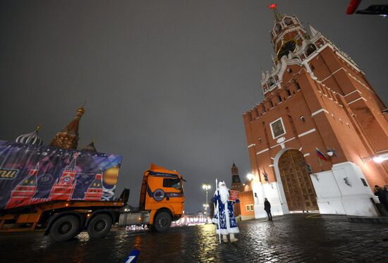 Встреча Главной новогодней елки страны на Красной площади