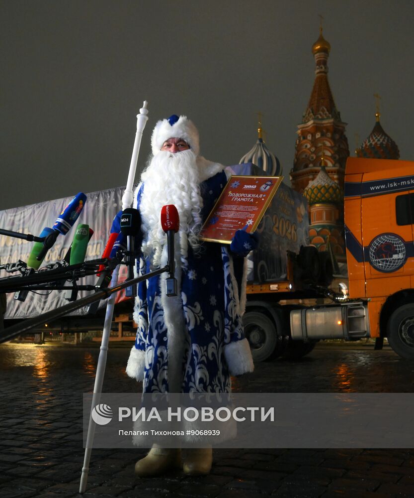 Встреча Главной новогодней елки страны на Красной площади