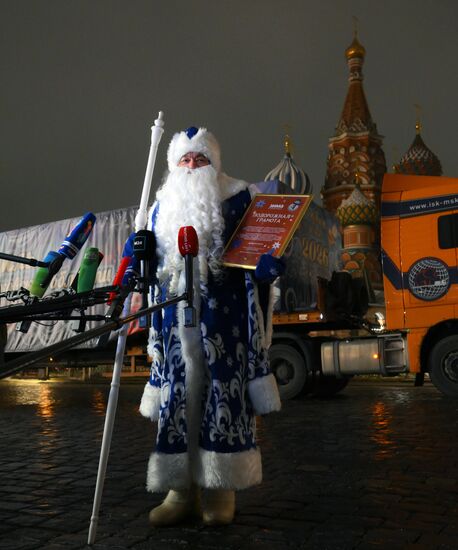 Встреча Главной новогодней елки страны на Красной площади