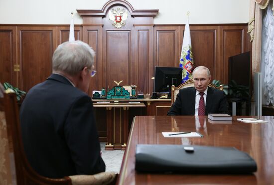 Президент Владимир Путин встретился с председателем Конституционного суда РФ Валерием Зорькиным