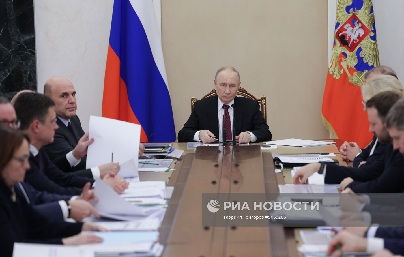 Президент Владимир Путин провёл совещание по экономическим вопросам