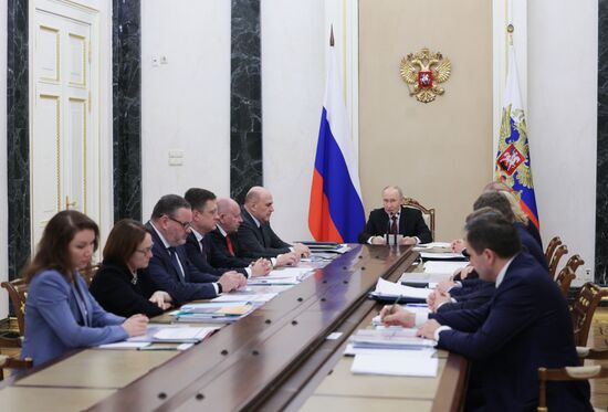 Президент Владимир Путин провёл совещание по экономическим вопросам
